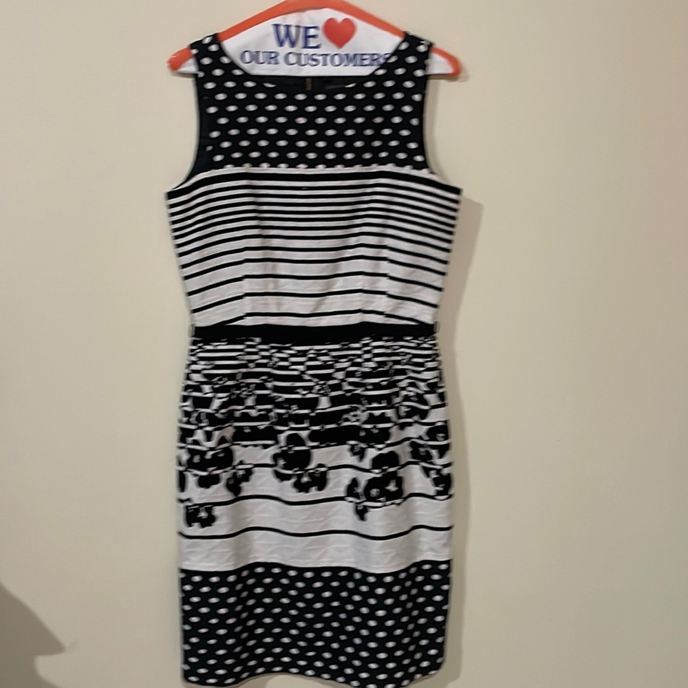Hourglass shape- Beautiful black and white dress